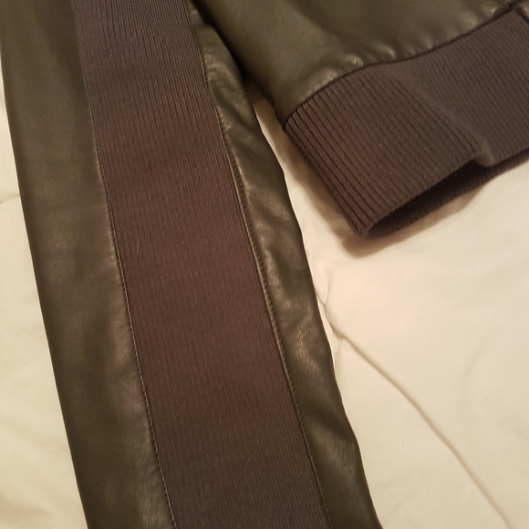 Sz M. Buttery Soft Faux LeatherJacket. - Picture 5 of 6